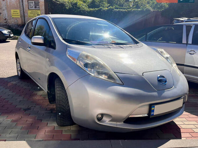 Серый Ниссан Лиф, объемом двигателя 0 л и пробегом 130 тыс. км за 9999 $, фото 3 на Automoto.ua