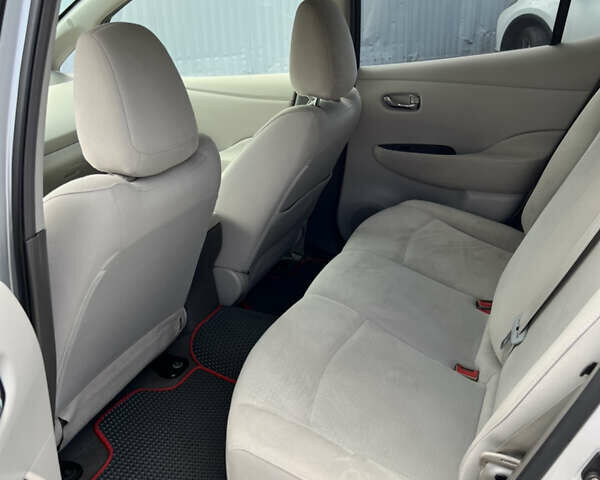 Серый Ниссан Лиф, объемом двигателя 0 л и пробегом 99 тыс. км за 9600 $, фото 11 на Automoto.ua