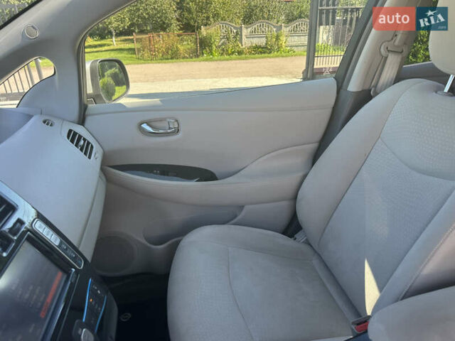 Сірий Ніссан Ліф, об'ємом двигуна 0 л та пробігом 132 тис. км за 5500 $, фото 25 на Automoto.ua