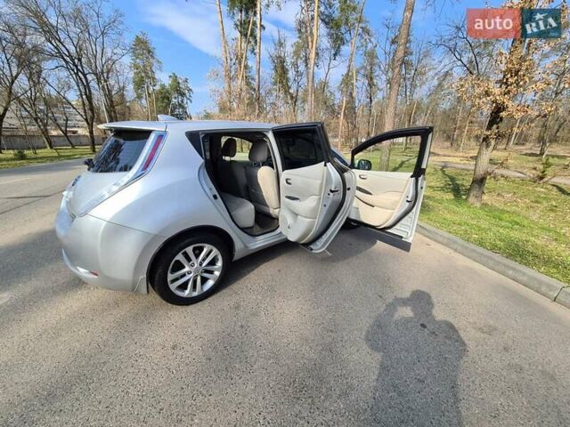 Серый Ниссан Лиф, объемом двигателя 0 л и пробегом 170 тыс. км за 8000 $, фото 10 на Automoto.ua