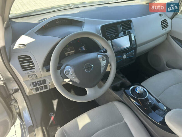 Сірий Ніссан Ліф, об'ємом двигуна 0 л та пробігом 132 тис. км за 5500 $, фото 19 на Automoto.ua