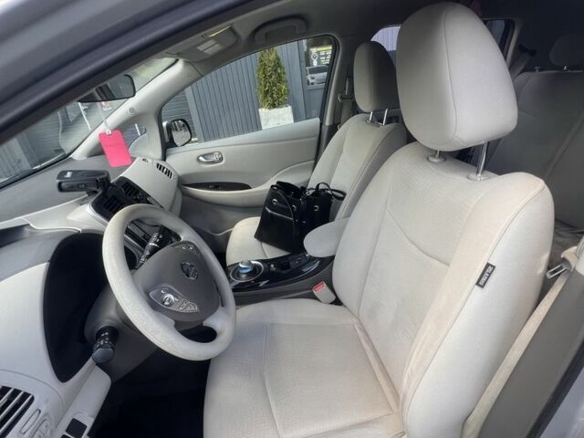 Серый Ниссан Лиф, объемом двигателя 0 л и пробегом 86 тыс. км за 5300 $, фото 15 на Automoto.ua