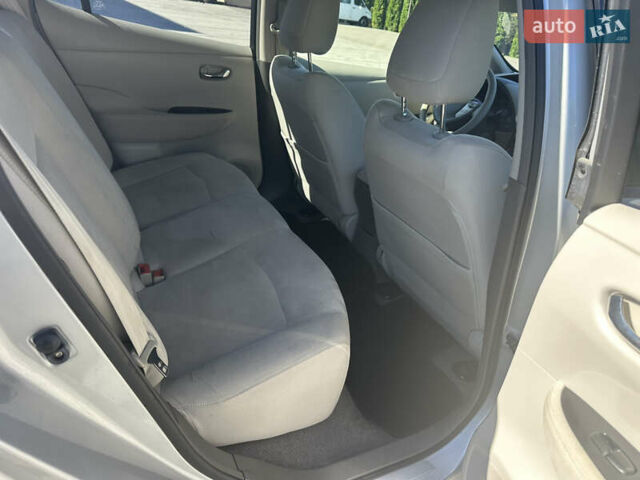 Сірий Ніссан Ліф, об'ємом двигуна 0 л та пробігом 132 тис. км за 5500 $, фото 37 на Automoto.ua