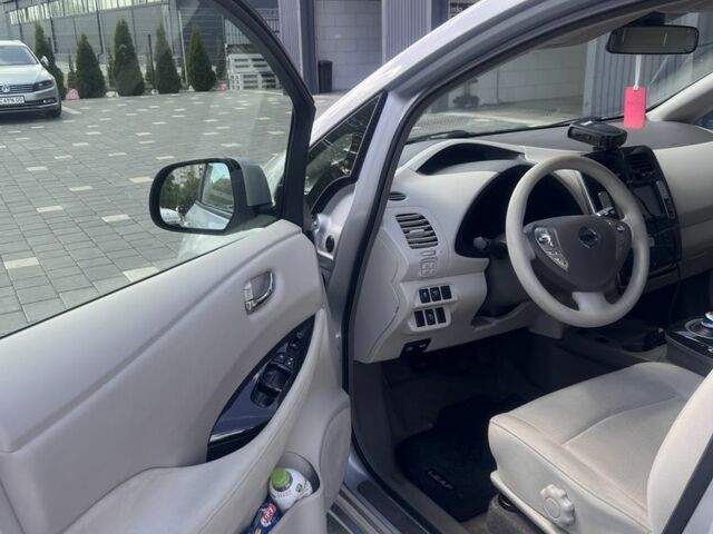 Серый Ниссан Лиф, объемом двигателя 0 л и пробегом 86 тыс. км за 5300 $, фото 16 на Automoto.ua