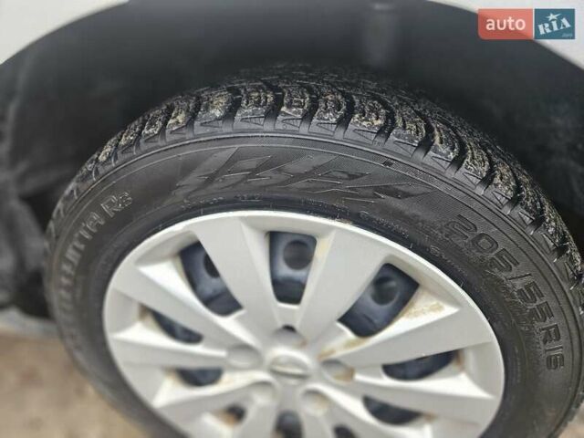 Серый Ниссан Лиф, объемом двигателя 0 л и пробегом 140 тыс. км за 4500 $, фото 16 на Automoto.ua