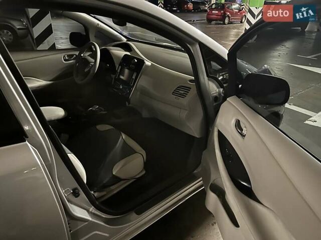 Серый Ниссан Лиф, объемом двигателя 0 л и пробегом 101 тыс. км за 4500 $, фото 6 на Automoto.ua