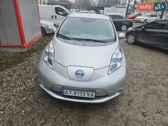 Серый Ниссан Лиф, объемом двигателя 0 л и пробегом 140 тыс. км за 4500 $, фото 18 на Automoto.ua