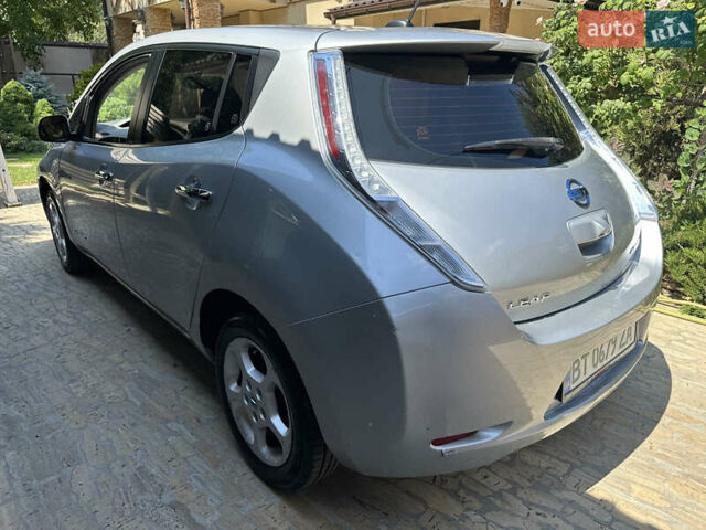 Сірий Ніссан Ліф, об'ємом двигуна 0 л та пробігом 115 тис. км за 5200 $, фото 6 на Automoto.ua