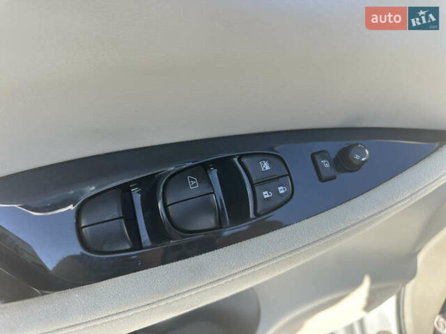 Сірий Ніссан Ліф, об'ємом двигуна 0 л та пробігом 132 тис. км за 5500 $, фото 21 на Automoto.ua