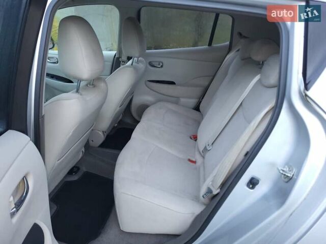 Серый Ниссан Лиф, объемом двигателя 0 л и пробегом 98 тыс. км за 3800 $, фото 11 на Automoto.ua