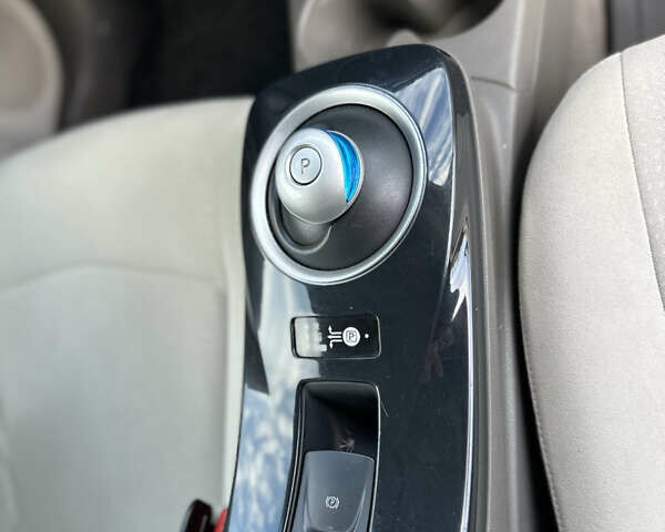 Серый Ниссан Лиф, объемом двигателя 0 л и пробегом 69 тыс. км за 5650 $, фото 13 на Automoto.ua