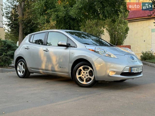 Серый Ниссан Лиф, объемом двигателя 0 л и пробегом 136 тыс. км за 5000 $, фото 4 на Automoto.ua