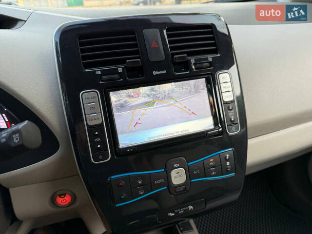 Серый Ниссан Лиф, объемом двигателя 0 л и пробегом 136 тыс. км за 5000 $, фото 33 на Automoto.ua