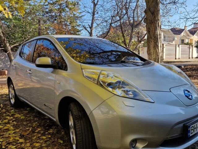 Серый Ниссан Лиф, объемом двигателя 0 л и пробегом 142 тыс. км за 5500 $, фото 1 на Automoto.ua