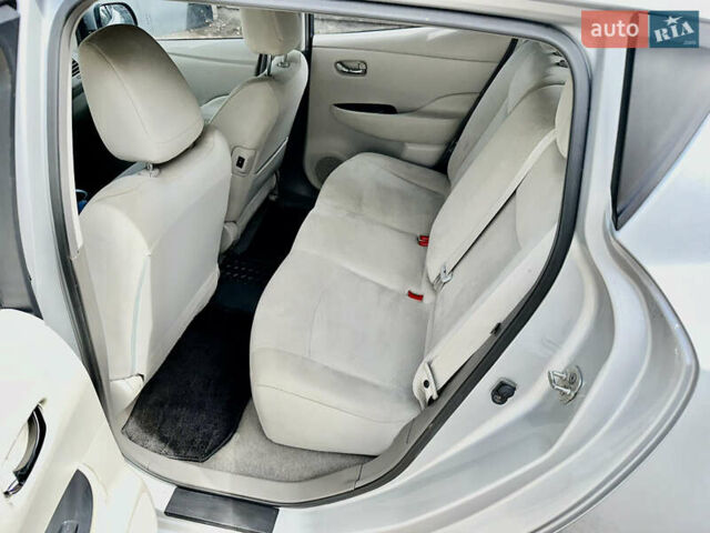 Сірий Ніссан Ліф, об'ємом двигуна 0 л та пробігом 139 тис. км за 4999 $, фото 8 на Automoto.ua