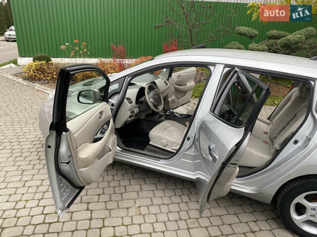 Сірий Ніссан Ліф, об'ємом двигуна 0 л та пробігом 118 тис. км за 5500 $, фото 3 на Automoto.ua