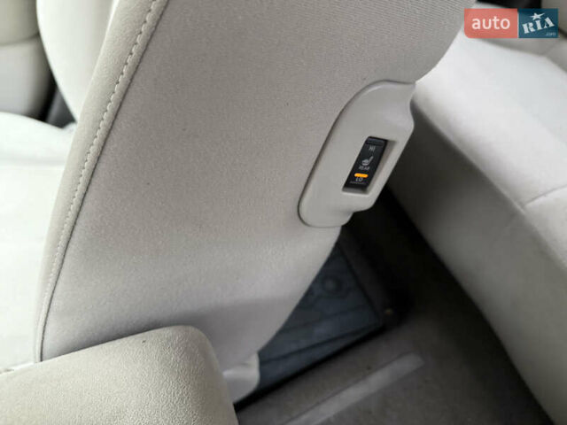 Сірий Ніссан Ліф, об'ємом двигуна 0 л та пробігом 135 тис. км за 4990 $, фото 21 на Automoto.ua