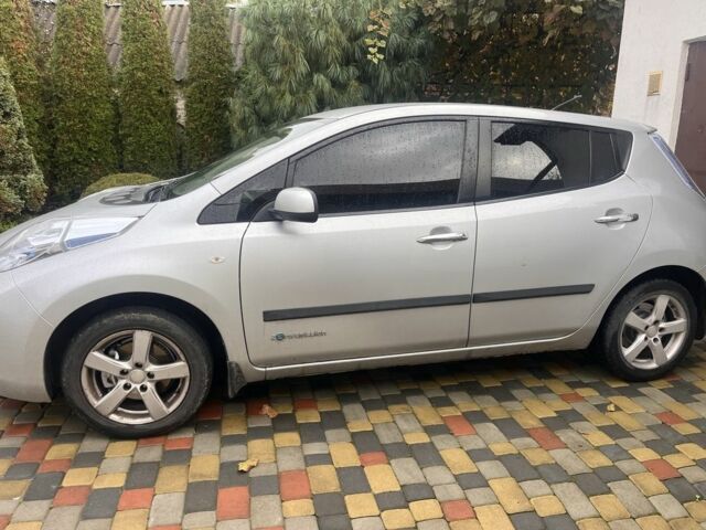 Серый Ниссан Лиф, объемом двигателя 0 л и пробегом 3 тыс. км за 4900 $, фото 1 на Automoto.ua