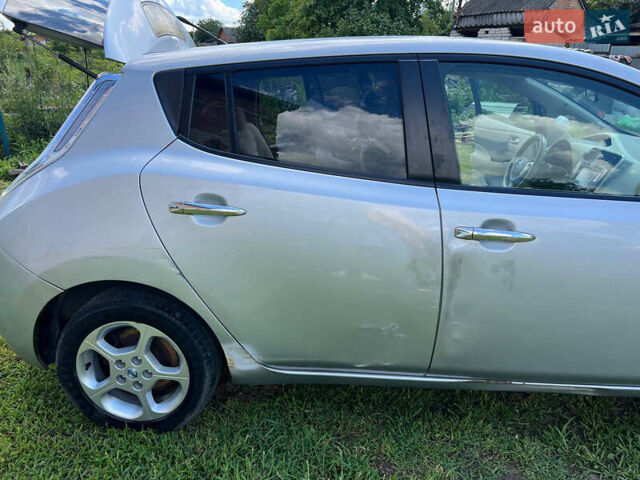 Серый Ниссан Лиф, объемом двигателя 0 л и пробегом 164 тыс. км за 3950 $, фото 16 на Automoto.ua