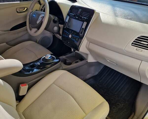 Сірий Ніссан Ліф, об'ємом двигуна 0 л та пробігом 142 тис. км за 5500 $, фото 8 на Automoto.ua