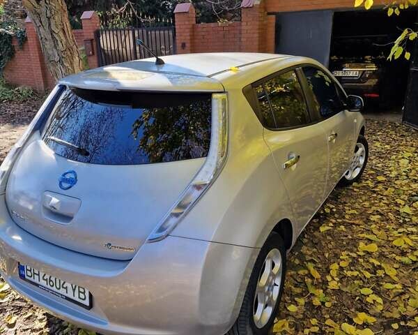 Сірий Ніссан Ліф, об'ємом двигуна 0 л та пробігом 142 тис. км за 5500 $, фото 4 на Automoto.ua