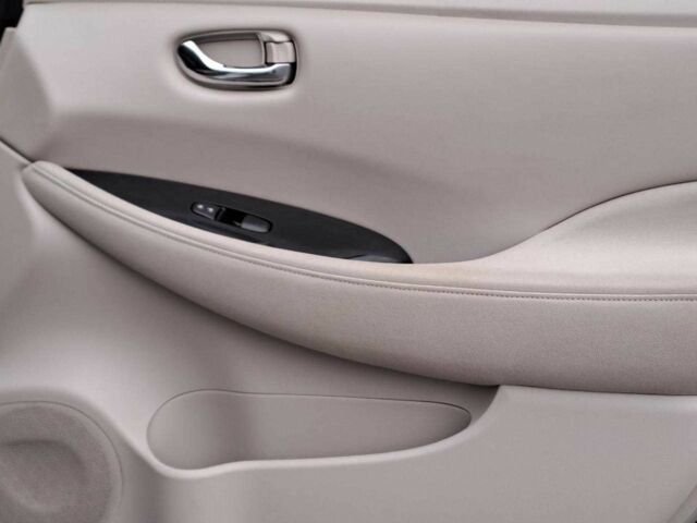 Серый Ниссан Лиф, объемом двигателя 0 л и пробегом 144 тыс. км за 5990 $, фото 12 на Automoto.ua