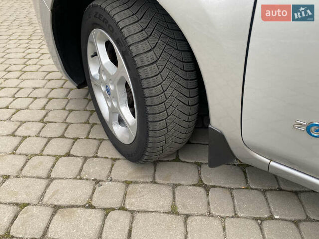 Сірий Ніссан Ліф, об'ємом двигуна 0 л та пробігом 118 тис. км за 5500 $, фото 16 на Automoto.ua