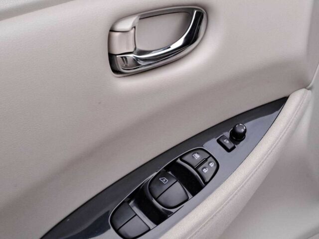 Серый Ниссан Лиф, объемом двигателя 0 л и пробегом 144 тыс. км за 5990 $, фото 11 на Automoto.ua