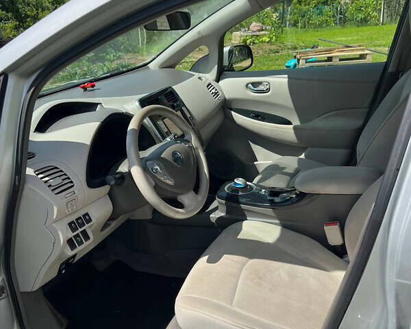 Серый Ниссан Лиф, объемом двигателя 0 л и пробегом 164 тыс. км за 3950 $, фото 30 на Automoto.ua