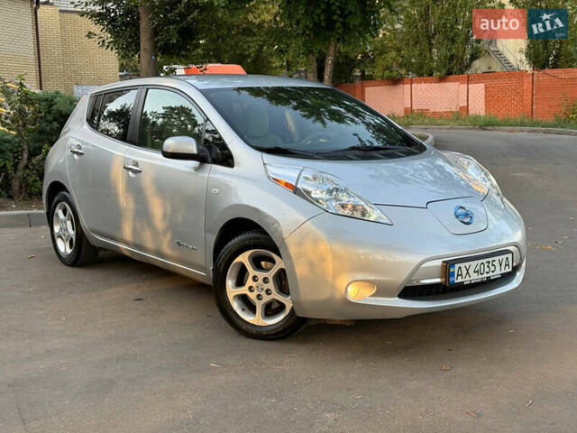 Серый Ниссан Лиф, объемом двигателя 0 л и пробегом 136 тыс. км за 5000 $, фото 6 на Automoto.ua