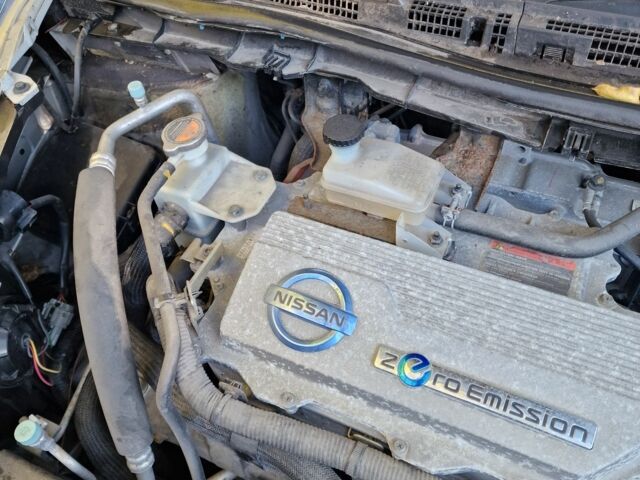 Серый Ниссан Лиф, объемом двигателя 0 л и пробегом 142 тыс. км за 5500 $, фото 15 на Automoto.ua