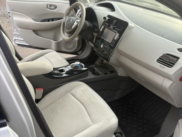 Серый Ниссан Лиф, объемом двигателя 0 л и пробегом 150 тыс. км за 3999 $, фото 9 на Automoto.ua