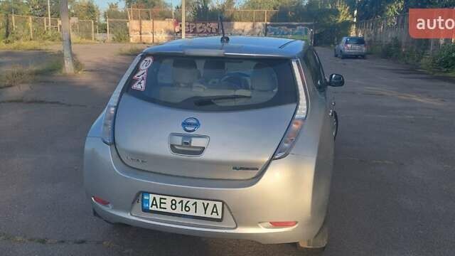 Серый Ниссан Лиф, объемом двигателя 0 л и пробегом 105 тыс. км за 5000 $, фото 1 на Automoto.ua