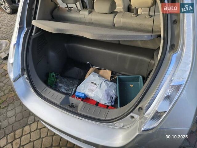 Сірий Ніссан Ліф, об'ємом двигуна 0 л та пробігом 126 тис. км за 4400 $, фото 14 на Automoto.ua