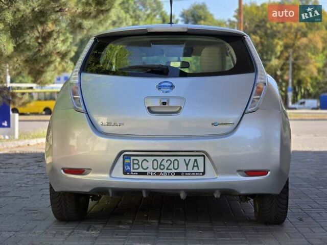 Сірий Ніссан Ліф, об'ємом двигуна 0 л та пробігом 112 тис. км за 4790 $, фото 2 на Automoto.ua