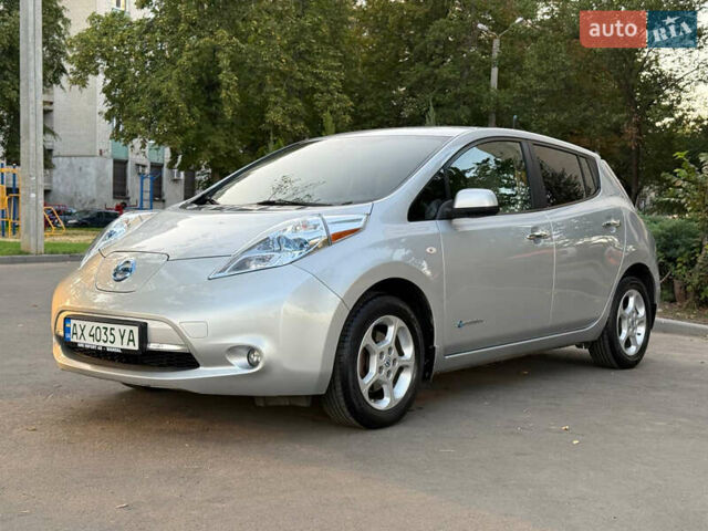 Серый Ниссан Лиф, объемом двигателя 0 л и пробегом 136 тыс. км за 5000 $, фото 3 на Automoto.ua