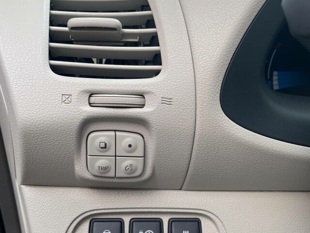 Серый Ниссан Лиф, объемом двигателя 0 л и пробегом 136 тыс. км за 5900 $, фото 8 на Automoto.ua