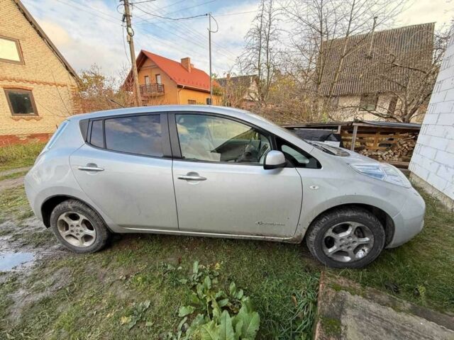 Серый Ниссан Лиф, объемом двигателя 0 л и пробегом 123 тыс. км за 9500 $, фото 4 на Automoto.ua