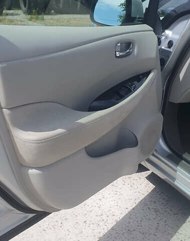 Сірий Ніссан Ліф, об'ємом двигуна 0 л та пробігом 160 тис. км за 8700 $, фото 12 на Automoto.ua