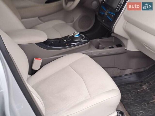 Серый Ниссан Лиф, объемом двигателя 0 л и пробегом 144 тыс. км за 5990 $, фото 19 на Automoto.ua