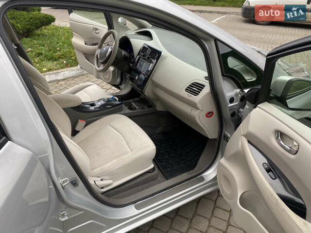 Сірий Ніссан Ліф, об'ємом двигуна 0 л та пробігом 118 тис. км за 5500 $, фото 10 на Automoto.ua