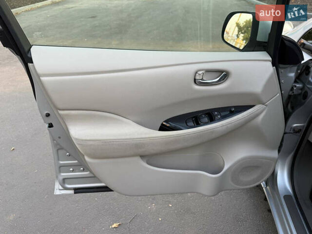 Серый Ниссан Лиф, объемом двигателя 0 л и пробегом 136 тыс. км за 5000 $, фото 15 на Automoto.ua