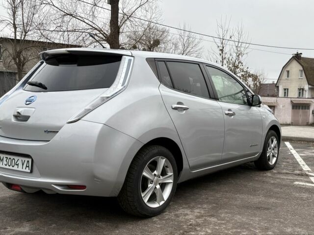 Серый Ниссан Лиф, объемом двигателя 0 л и пробегом 150 тыс. км за 3999 $, фото 6 на Automoto.ua