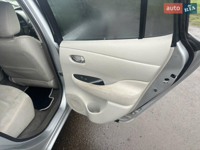 Сірий Ніссан Ліф, об'ємом двигуна 0 л та пробігом 99 тис. км за 3950 $, фото 23 на Automoto.ua