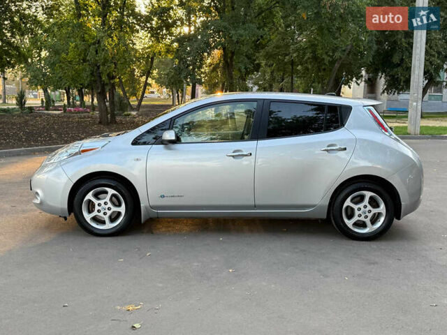 Серый Ниссан Лиф, объемом двигателя 0 л и пробегом 136 тыс. км за 5000 $, фото 11 на Automoto.ua