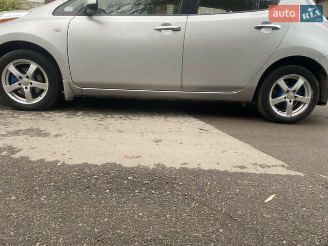 Серый Ниссан Лиф, объемом двигателя 0 л и пробегом 158 тыс. км за 4500 $, фото 5 на Automoto.ua