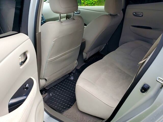 Серый Ниссан Лиф, объемом двигателя 0 л и пробегом 102 тыс. км за 9700 $, фото 8 на Automoto.ua