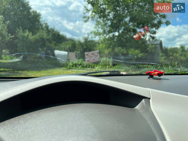 Серый Ниссан Лиф, объемом двигателя 0 л и пробегом 164 тыс. км за 3950 $, фото 26 на Automoto.ua