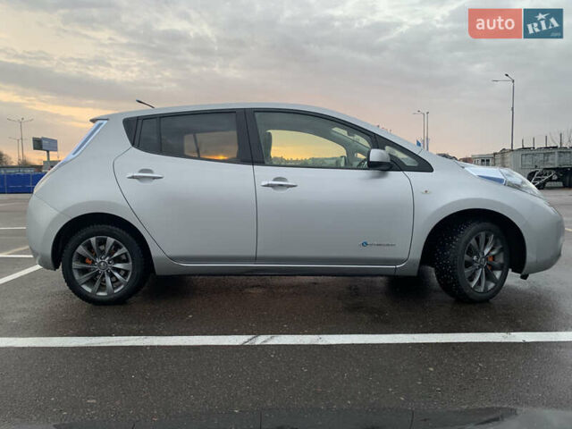 Серый Ниссан Лиф, объемом двигателя 0 л и пробегом 68 тыс. км за 5300 $, фото 8 на Automoto.ua