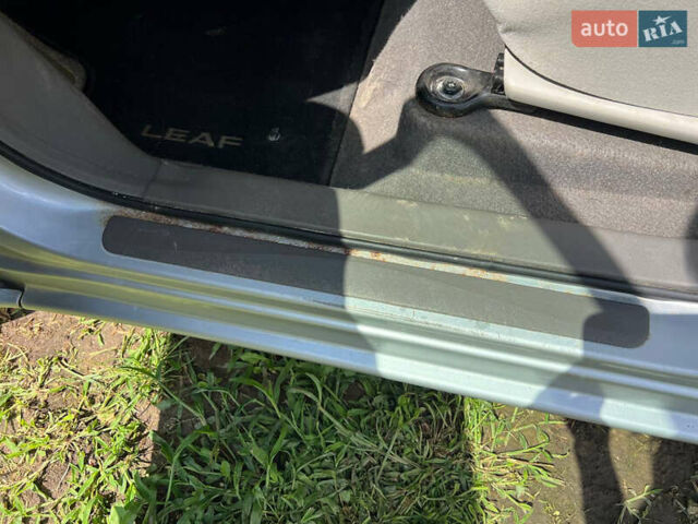 Серый Ниссан Лиф, объемом двигателя 0 л и пробегом 164 тыс. км за 3950 $, фото 25 на Automoto.ua